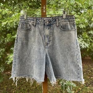 Vigoss Women's Denim Light Wash Bermuda Jean Short Size 29